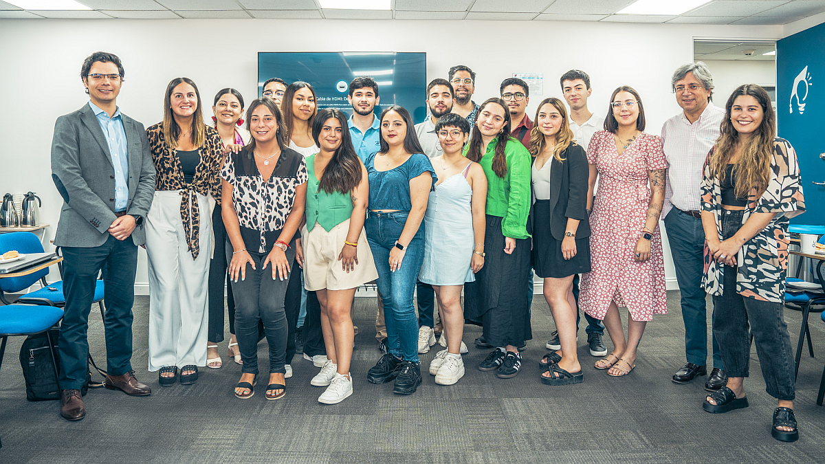 Aramark Chile team with interns